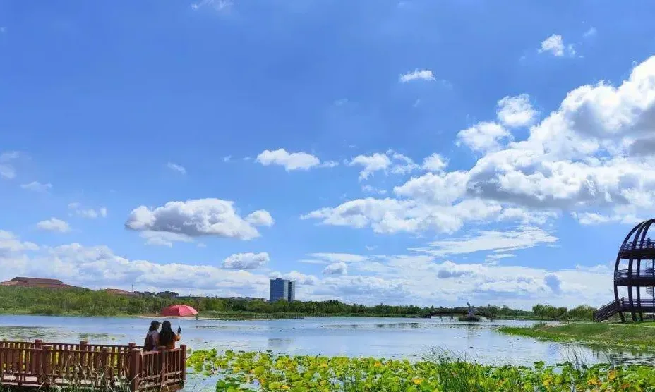 Hengshui Lake waterfront and wetland scenery for Hebei attractions overview