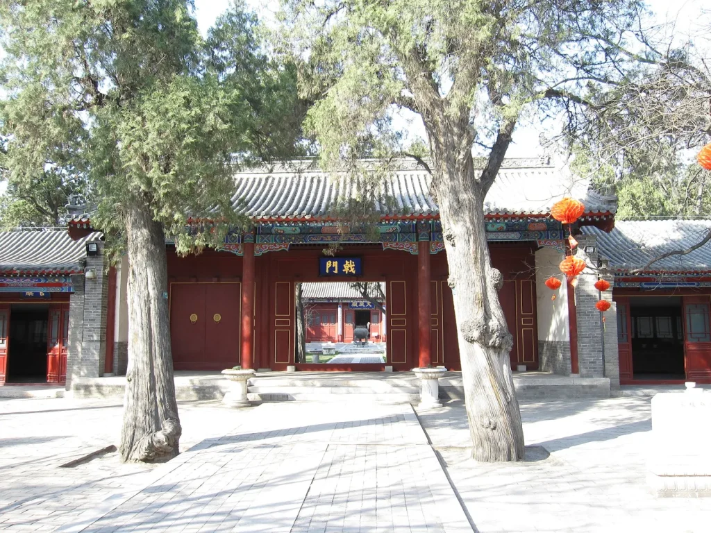 Dingzhou Confucian Temple gate and courtyard