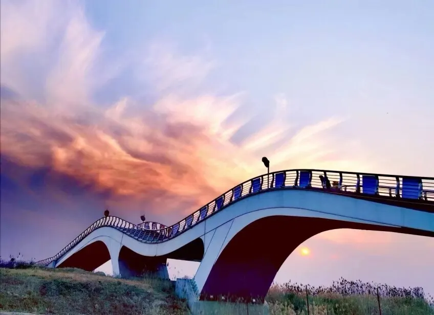 Bridge and wetland scenery at Hengshui Lake