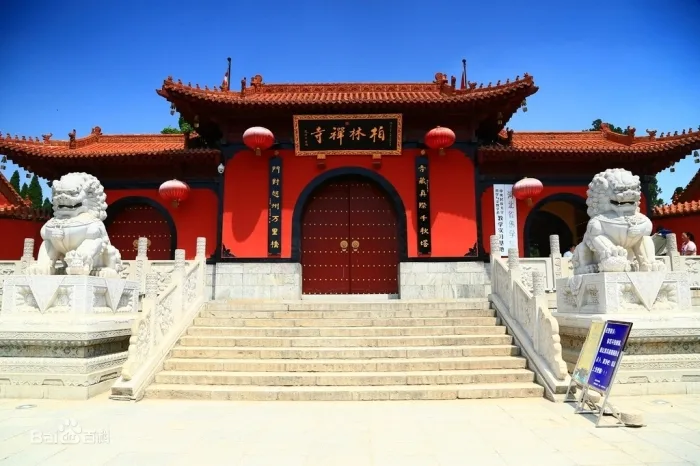 Bailin Temple gate and stone lions in Zhaoxian Hebei