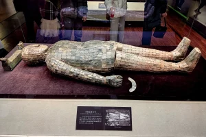 Gold-thread jade burial suit of Liu Sheng from the Mancheng Han Tombs, photographed in a museum display