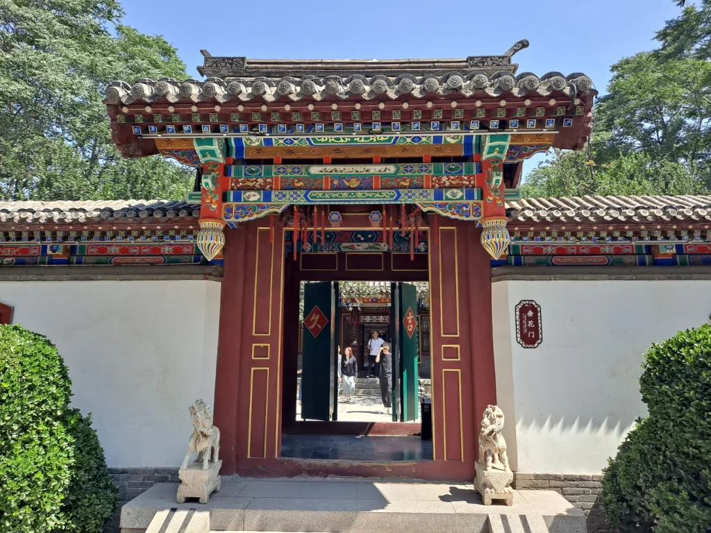 Painted inner courtyard gate at Rongguo Mansion